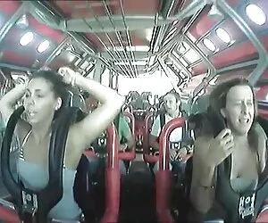 Cô gái đóng khung cô ấy đít dưới vòi nước phim sec nhật ký vàng anh của một tài xế taxi