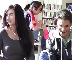 Hẹn hò với một anh sec vang anh cô gái dẫn đến tình dục nhanh chóng