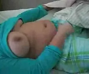 Nikki giật tắt ngọt phi sec vang anh ngào trong công viên