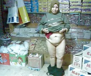 Bộ pim xec vang anh ba với hai gà con titted